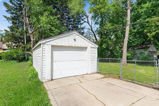 5823 N 36th STREET, Milwaukee, WI 53209