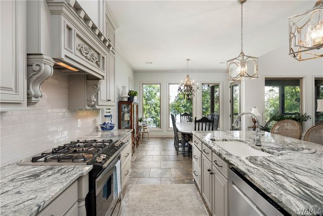 10698 SPILT OAK, Northport, AL 35475