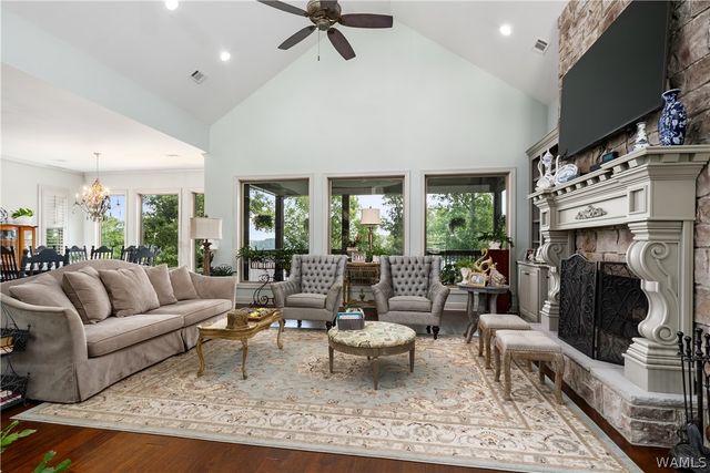 10698 SPILT OAK, Northport, AL 35475