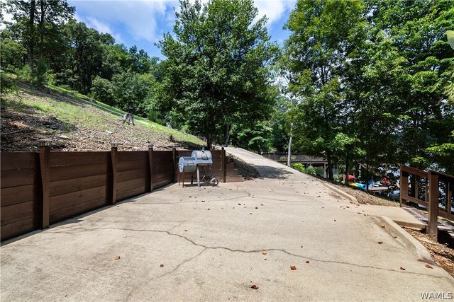 10698 SPILT OAK, Northport, AL 35475