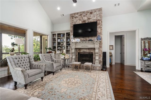 10698 SPILT OAK, Northport, AL 35475