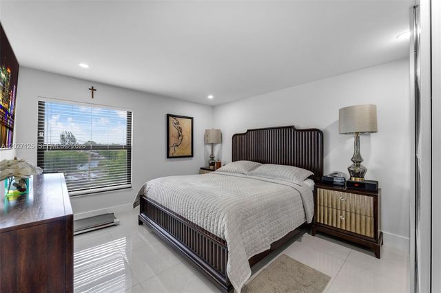 1350 SW 122nd Ave 415, Miami, FL 33184