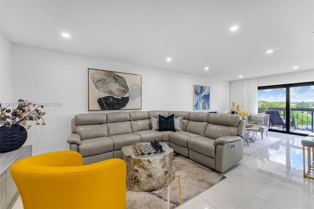 1350 SW 122nd Ave 415, Miami, FL 33184