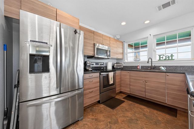 1127 County Road 299, Sargent, TX 77414