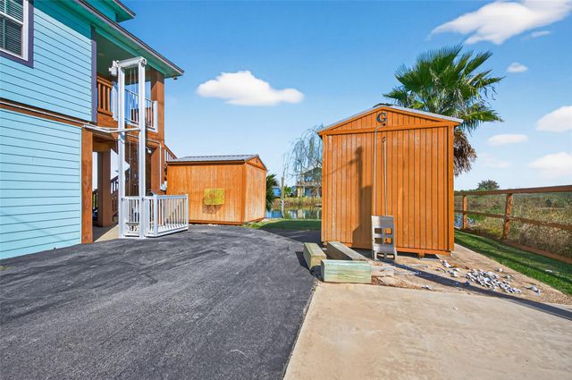 1127 County Road 299, Sargent, TX 77414