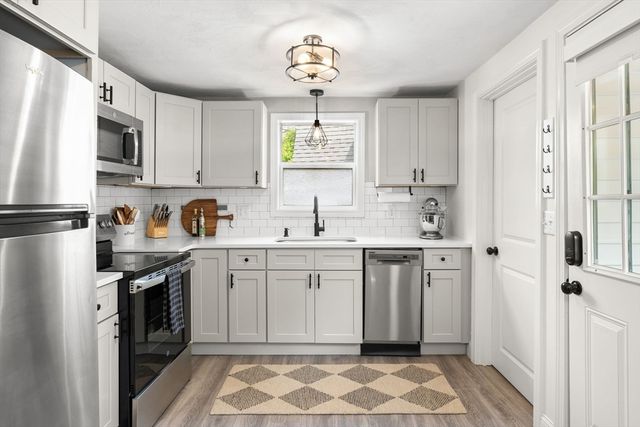 17 Woodbine Ave, Pembroke, MA 02359