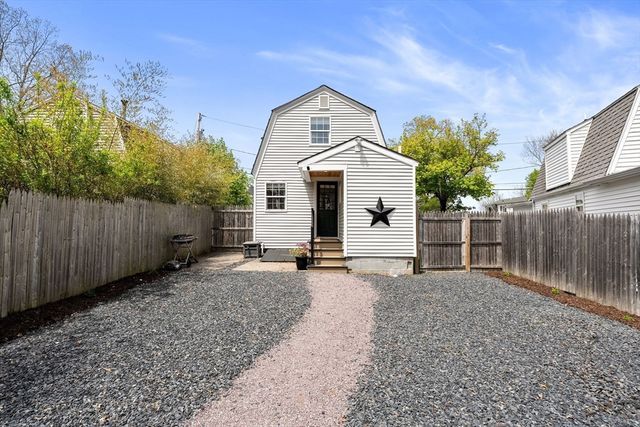 17 Woodbine Ave, Pembroke, MA 02359