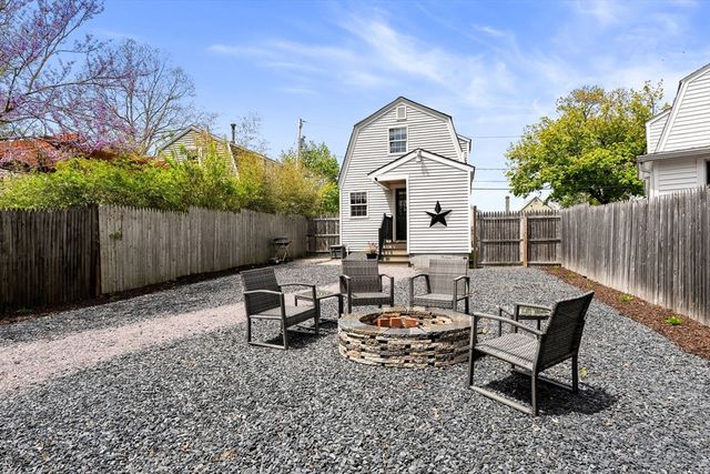 17 Woodbine Ave, Pembroke, MA 02359
