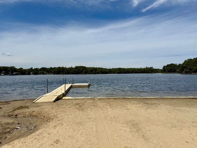 17 Woodbine Ave, Pembroke, MA 02359