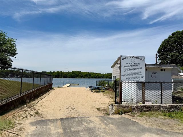 17 Woodbine Ave, Pembroke, MA 02359