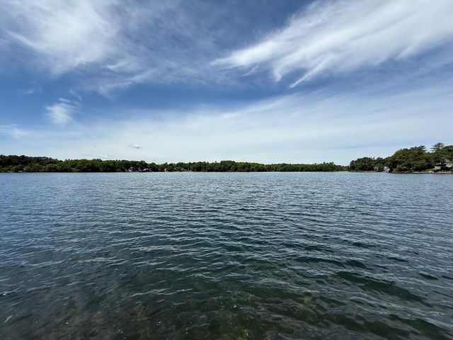 17 Woodbine Ave, Pembroke, MA 02359