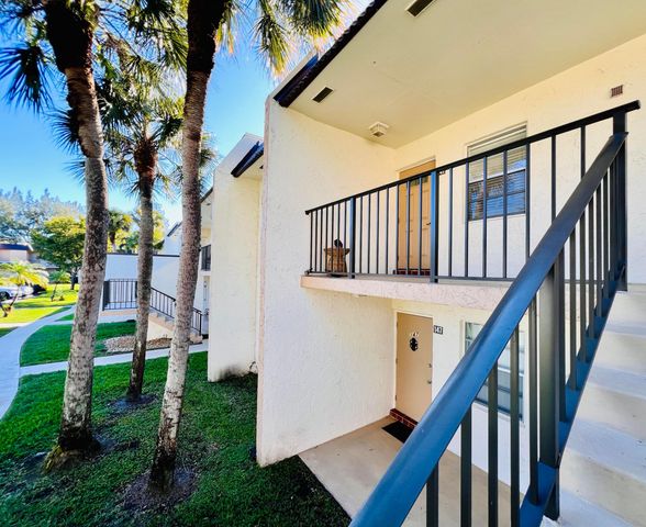 150 Lake Meryl Drive 247, West Palm Beach, FL 33411