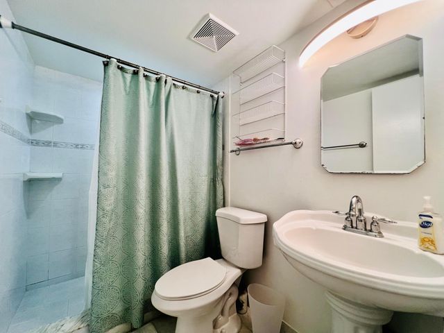 150 Lake Meryl Drive 247, West Palm Beach, FL 33411