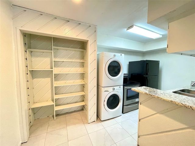 2100 Wilcrest Drive 123, Houston, TX 77042