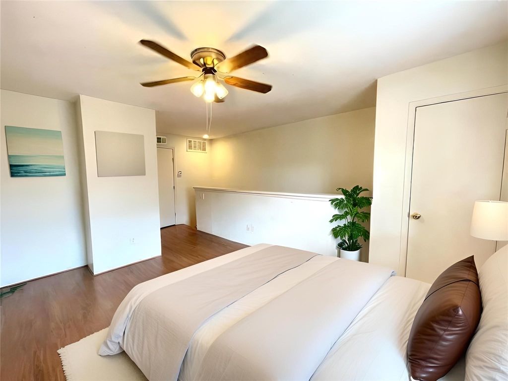 2100 Wilcrest Drive 123, Houston, TX 77042