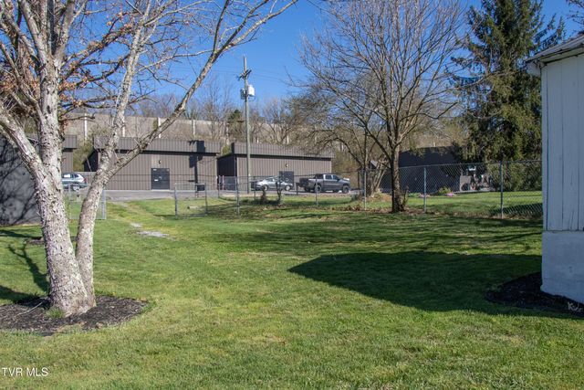 1826 Pittstown Road, Bristol, VA 24201