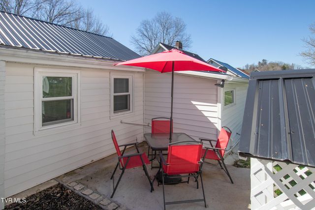 1826 Pittstown Road, Bristol, VA 24201