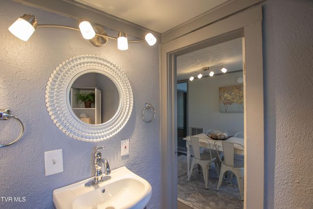 1826 Pittstown Road, Bristol, VA 24201