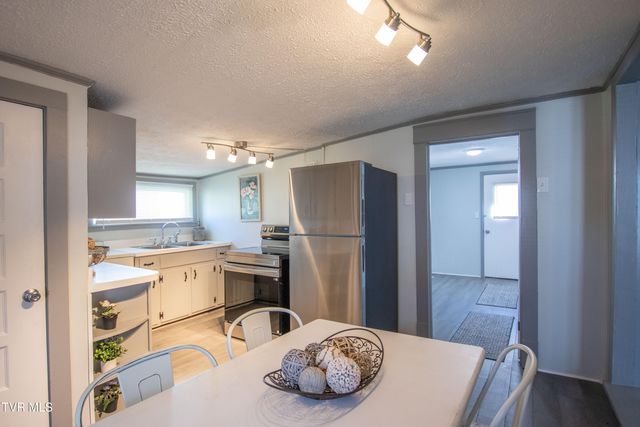 1826 Pittstown Road, Bristol, VA 24201