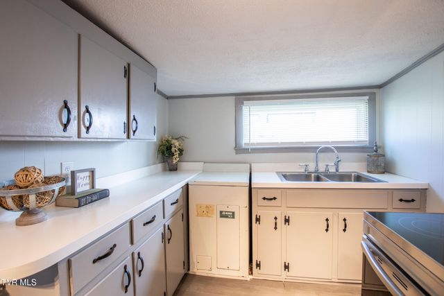 1826 Pittstown Road, Bristol, VA 24201