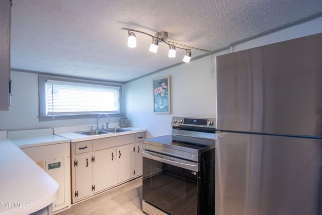 1826 Pittstown Road, Bristol, VA 24201