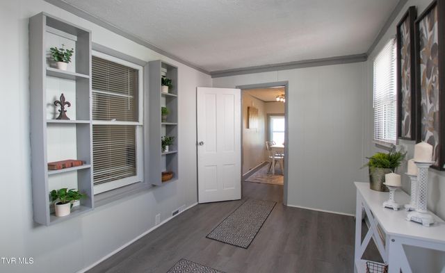 1826 Pittstown Road, Bristol, VA 24201