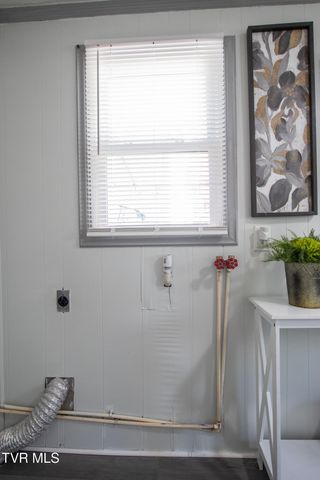 1826 Pittstown Road, Bristol, VA 24201