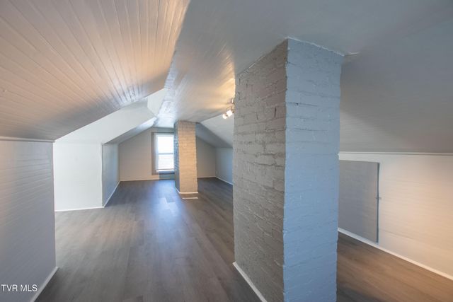 1826 Pittstown Road, Bristol, VA 24201