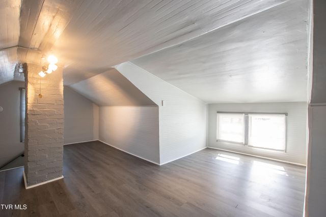 1826 Pittstown Road, Bristol, VA 24201