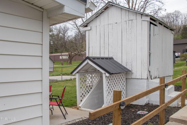 1826 Pittstown Road, Bristol, VA 24201