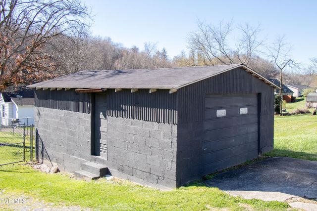 1826 Pittstown Road, Bristol, VA 24201