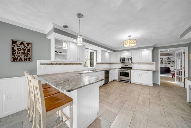 315 Candlestick Rd, North Andover, MA 01845