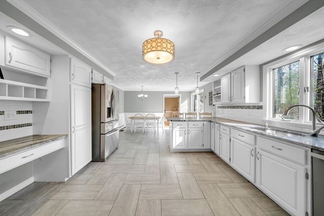 315 Candlestick Rd, North Andover, MA 01845