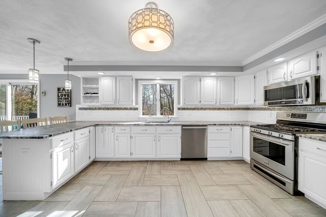 315 Candlestick Rd, North Andover, MA 01845