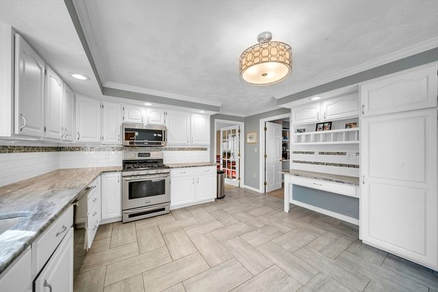 315 Candlestick Rd, North Andover, MA 01845