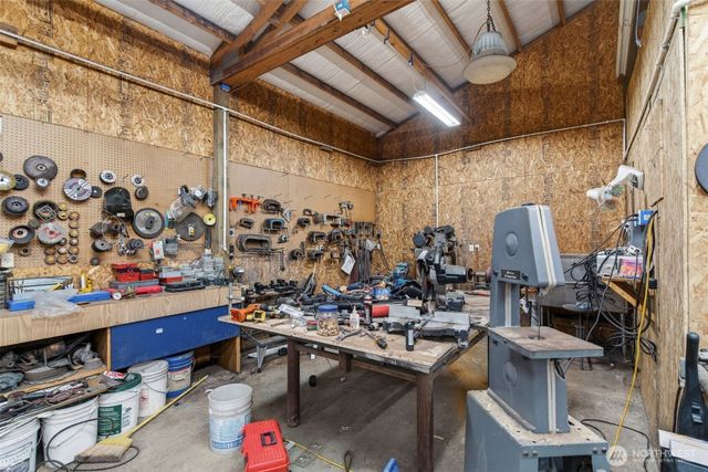 943 Fall Creek Road, Longview, WA 98632