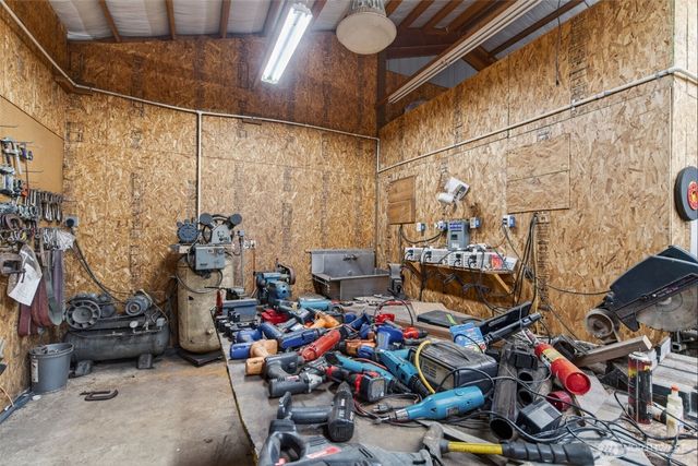 943 Fall Creek Road, Longview, WA 98632