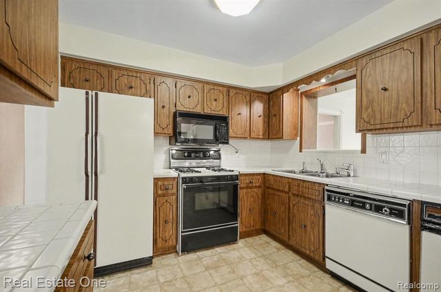 15064 Masonic Boulevard, Warren, MI 48088