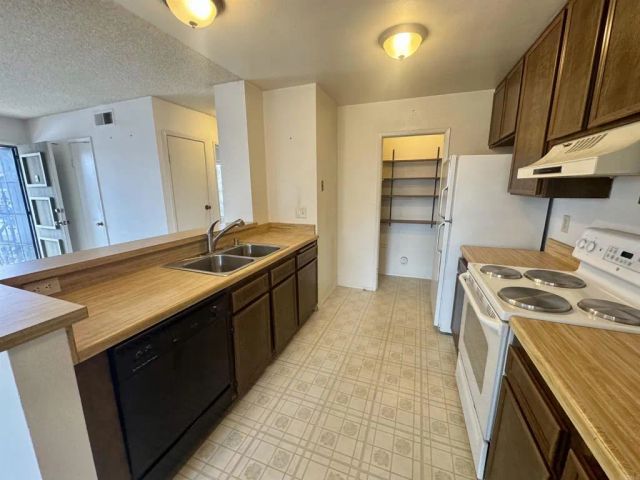 6855 Bear River Row 2, San Diego, CA 92139