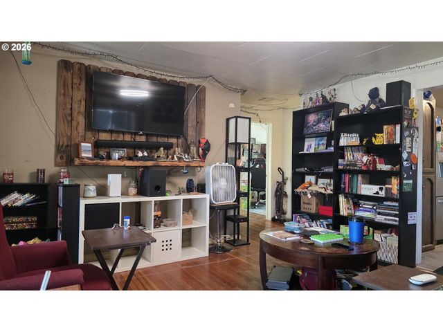 3801 DOVE Ln, Eugene, OR 97402