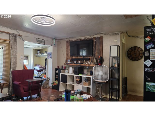 3801 DOVE Ln, Eugene, OR 97402