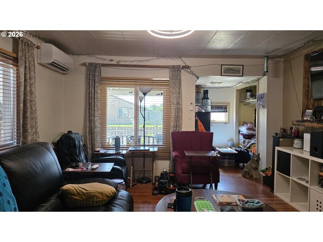 3801 DOVE Ln, Eugene, OR 97402