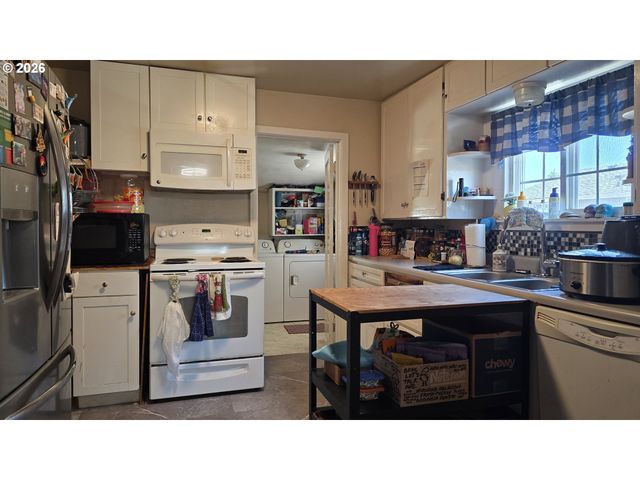 3801 DOVE Ln, Eugene, OR 97402