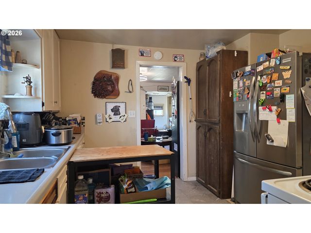3801 DOVE Ln, Eugene, OR 97402