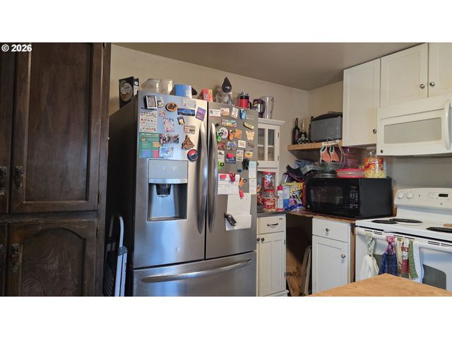 3801 DOVE Ln, Eugene, OR 97402