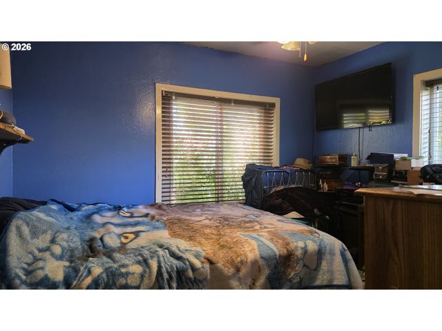 3801 DOVE Ln, Eugene, OR 97402