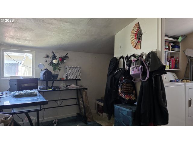 3801 DOVE Ln, Eugene, OR 97402
