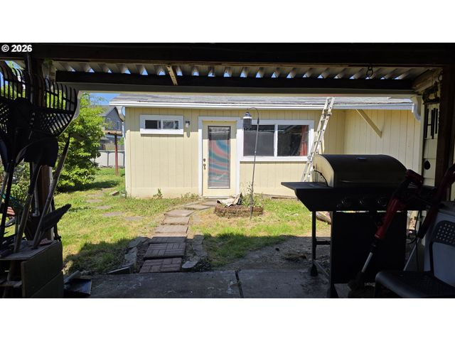 3801 DOVE Ln, Eugene, OR 97402