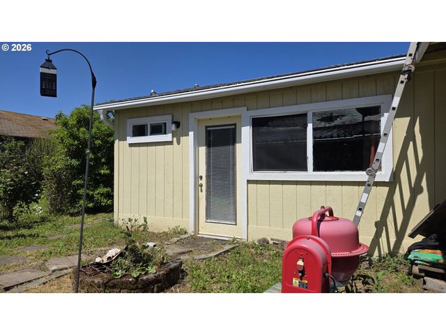 3801 DOVE Ln, Eugene, OR 97402