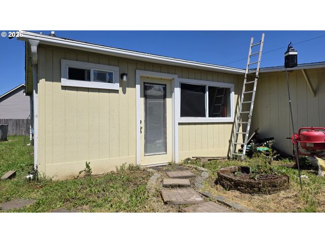 3801 DOVE Ln, Eugene, OR 97402